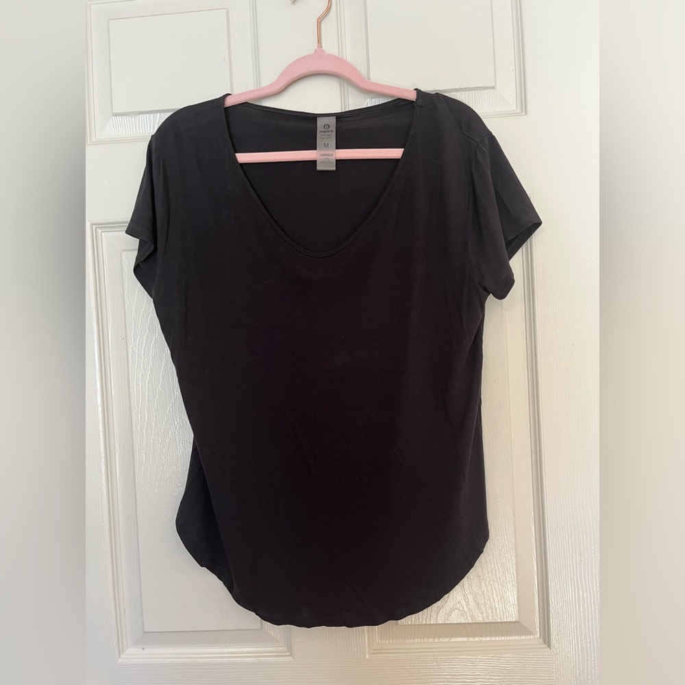 Mono B Women’s Black Short Sleeve Tee Medium